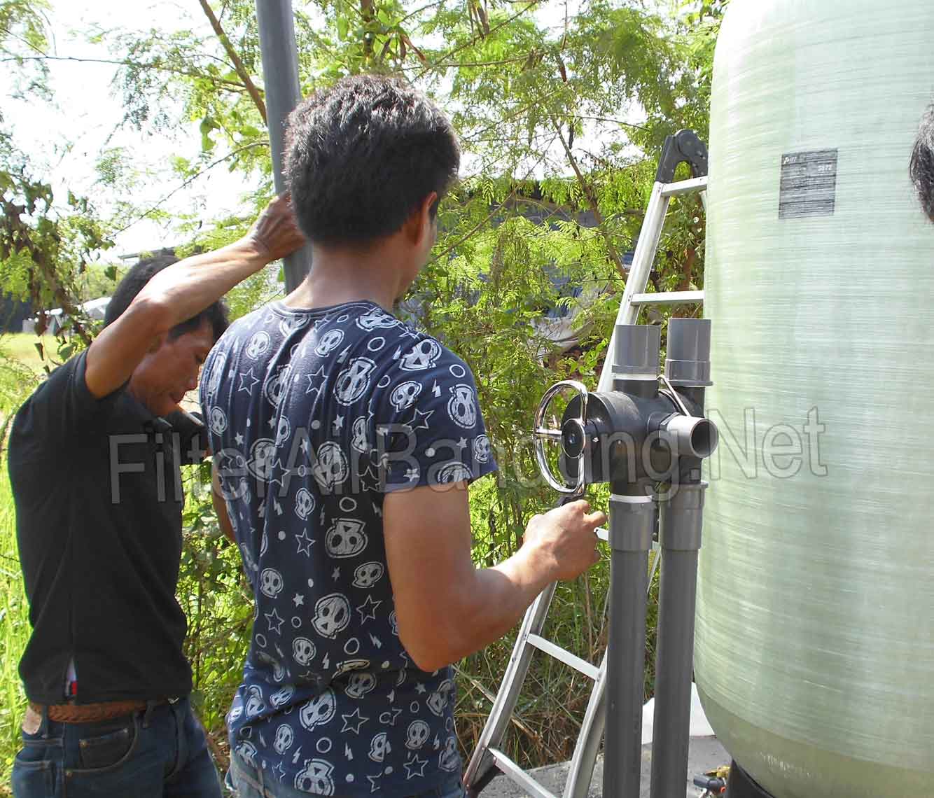 pemasangan-pipa-dan handle tabung filter air frp industri