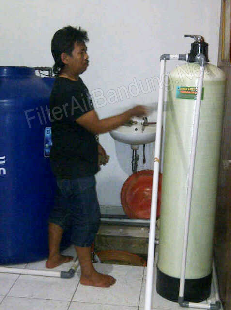 pemasangan tabung filter air rumah